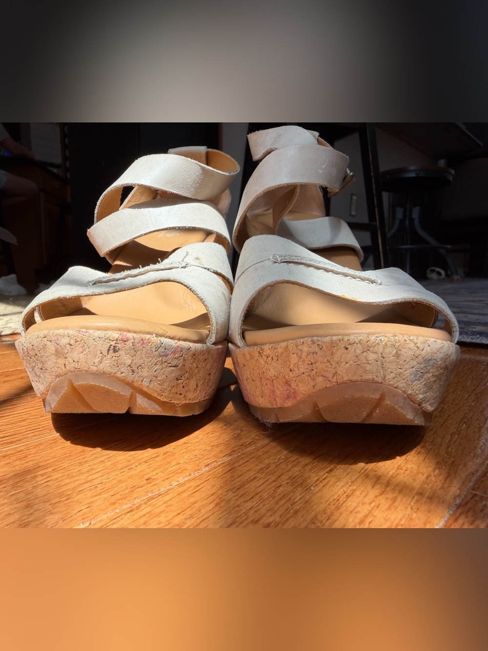 Korks by Kork-Ease Floral Cork Platform Wedge Sandals Beige Leather Sz 8M - Picture 7 of 10